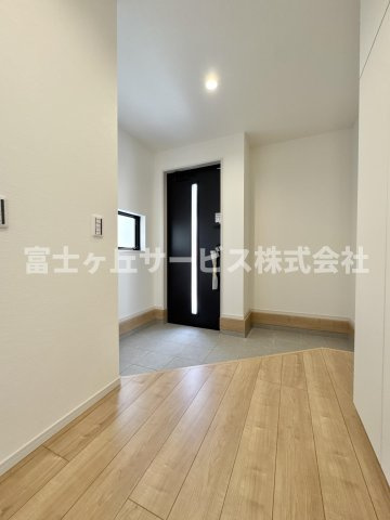 収納もある玄関です