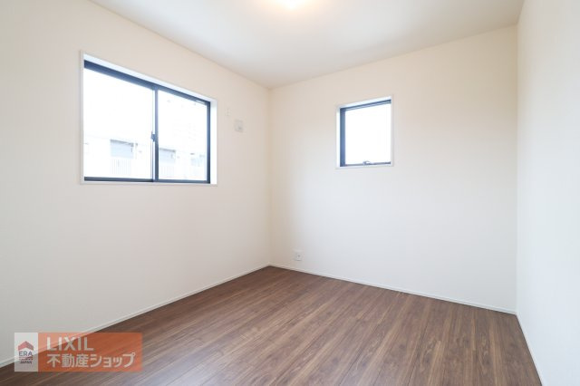【子供部屋】現地完成写真。お子様の成長を見守るお部屋♪収納もあり快適に過ごせます。