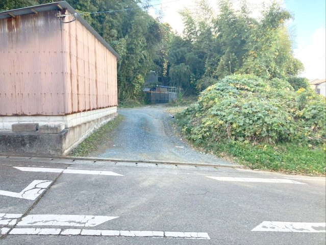 南側の前面道路（私道）です！