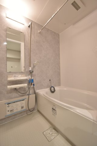 最新のユニットバスに取り替えています♪お掃除ラクラク設計です！水栓は節水機能付き・浴槽はお湯が冷めにくい仕様です♪