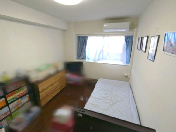 北東の洋室です。エアコン付きです。