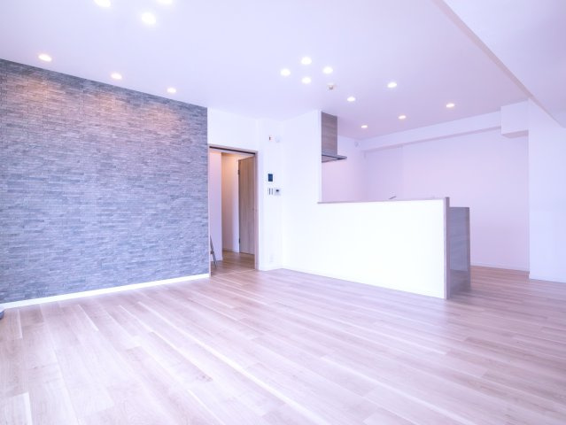 白を基調としたリビングは明るく開放的な空間が魅力的です。