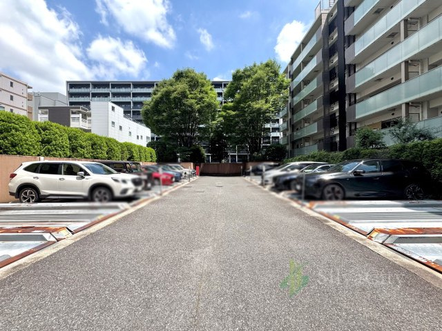 エントランスや駐車場、ちょっとしたお庭部分のお手入れが行き届いていてとてもキレイでした。資産価値を高める部分としては重要なことです。