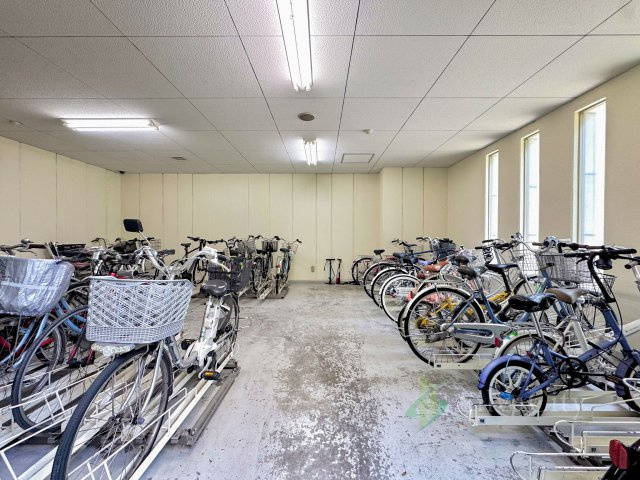 エントランスや駐車場、ちょっとしたお庭部分のお手入れが行き届いていてとてもキレイでした。資産価値を高める部分としては重要なことです。
