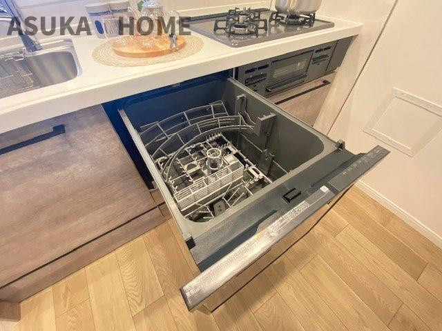 食洗器付のシステムキッチンです。あとかたずけはラクラクです。