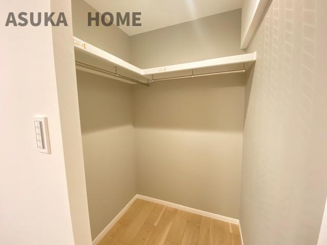 キッチン横の洋室にはこれだけの広さのWICがあります。
