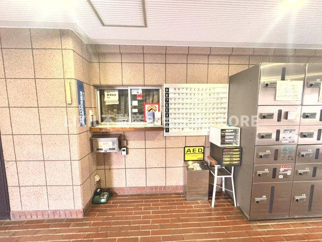 受付はマンションコンシェルジュがいる場合もあれば、管理人が滞在する小部屋を総称して呼ぶことがあります。