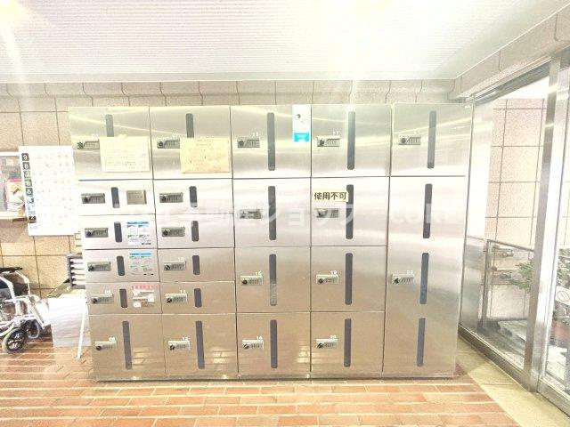 インターネットショッピング等の通信販売をよく利用する人にニーズが高まっている宅配BOXを完備。