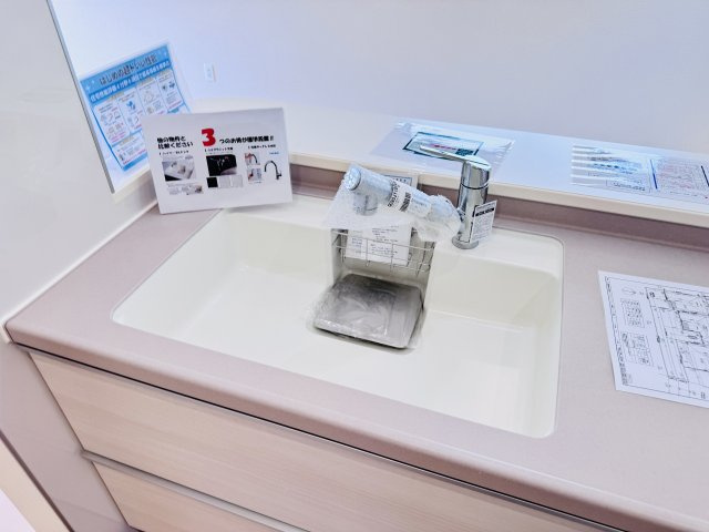 お手入れしやすいハイマーブルシンク採用