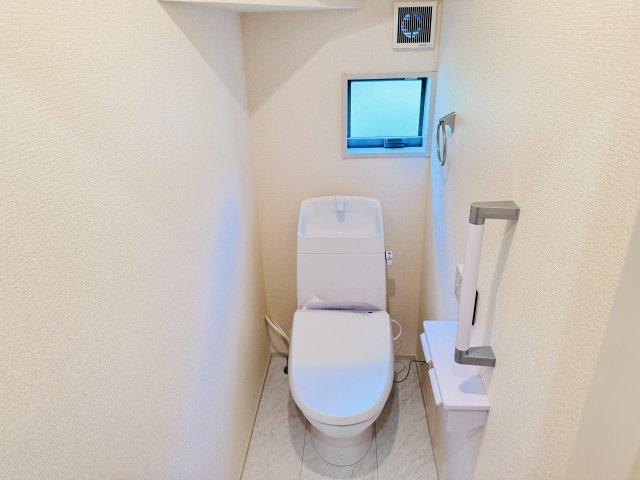 温水洗浄暖房便座つきトイレ