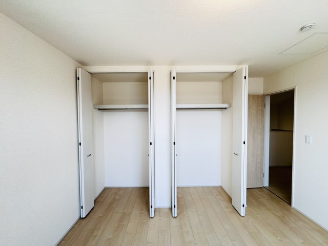 6.8帖寝室収納・クローゼット2つでたっぷり収納♪