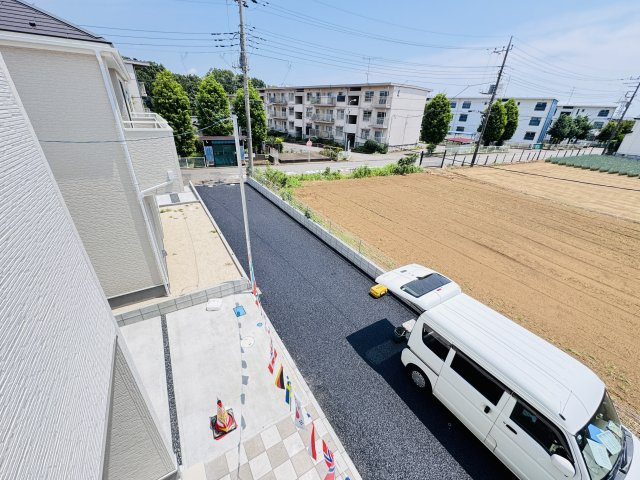 バルコニーより南側眺望・南道路で日当たり良好♪