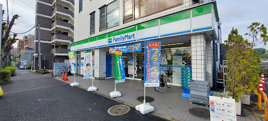 ファミリーマート京王稲城駅前店まで徒歩6分