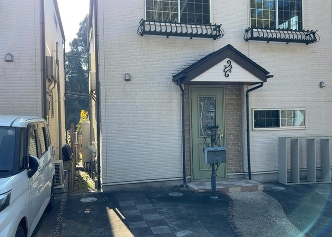 木造住宅とは土台、壁、柱など建築物の強度を支える構造体の材に木が使用されている構造を指します。構造体は建物の自重を支えるだけではなく風圧や水圧、積裁荷重などあらゆる衝撃に耐えるための基礎です。