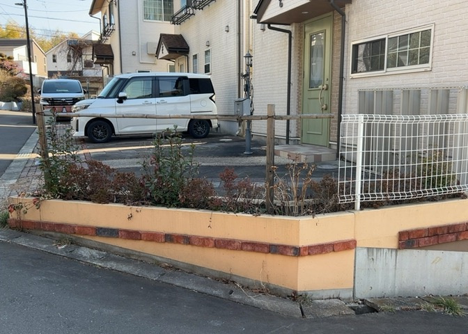 駐車場と明記されていても、最小スペースでつくられた駐車場だと大型車は駐車できなかったり、出入りしにくくなったりする可能性があります。お車のサイズと購入したい物件の駐車場のサイズを現地で確認しましょう。