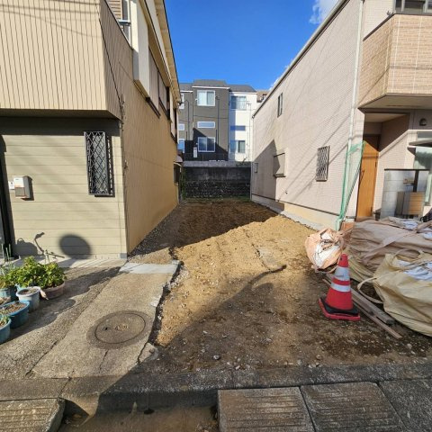 土地を買う際、住む地域の自治体や福祉の補助制度にも注目してみましょう。子供や老人の医療補助やゴミ出しのルールなど、自治体によってルールに大きな違いがあるため、暮らしやすい土地で判断するとよいでしょう。