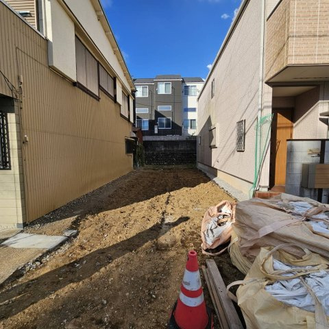 物件の詳細については、現地を見てわかること以外に、役所や法務局などで調べないとわからないことがあります。そのため、現地に行く場合は、もしこの物件を買ったらどのような生活ができるかをイメージしましょう。