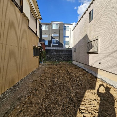 隣家の土地はどうなっているのか、生活利便施設が近くにあるのか、学校まで近いかなど、お客様のライフスタイルにあわせたイメージが重要です。また、近くにあると困る施設が近くにないかも確認するといいでしょう。