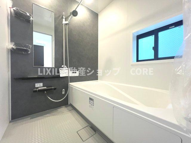 ご家族との憩いの場として、一日の疲れを癒す場として、ゆったりと足を伸ばしてくつろげる浴室。