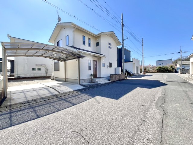■外観｜隣り合う住まい同士の間隔も十分で、豊かな陽光と通風に恵まれた心地よい住まいが実現しています。