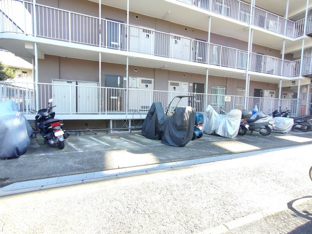 【バイク置き場】