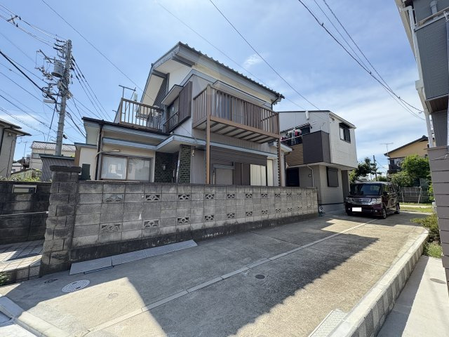 家からの道は駐車場として有効活用が出来ます♪