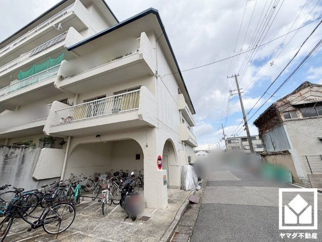 きれいな砂浜が広がる自然海浜公園「御前浜公園」も徒歩2分（約130m）の距離にあり、カニ類・海浜植物など生き物との触れ合いや、波音に癒されながらお散歩やジョギングも楽しめる、健康的なロケーションです。