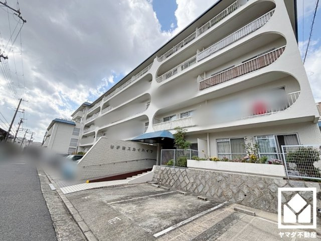 トイレは温水洗浄便座付きで、季節を問わずいつでも温かい便座をお使いいただけます。