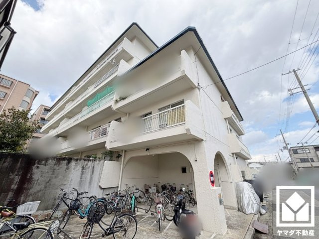 駐輪場も備えています。一部は屋根付きなので雨や日差しの影響を受けにくく、大切な自転車の保管にも便利です。