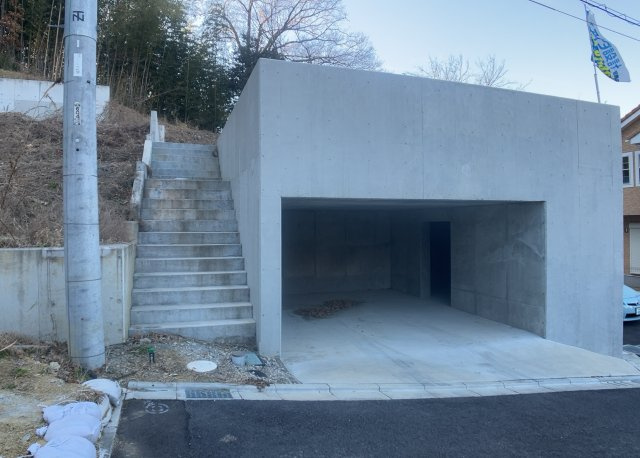 家を建てる前提で土地を探している場合、地盤の丈夫さは譲れない条件の一つです。地盤が脆弱だと追加工事が必要となります。また、過去に地盤沈下や液状化現象を起こした土地は、できるだけ避けた方がいいでしょう。