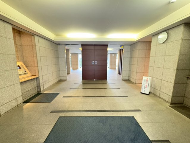 ゆとりのあるエントランスです