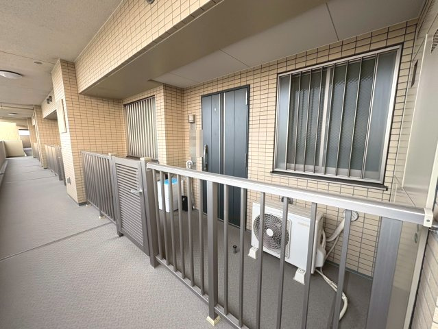 毎日通る玄関はこちらです