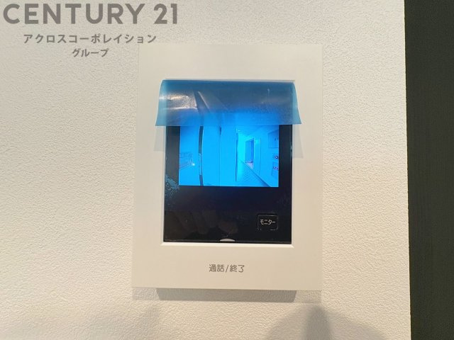 訪問者が来たときにテレビ画面で確認できるため、安心してドアを開けられます。録画機能があるものもあり、留守中に来訪者を記録しておくことができます。利便性が高く、セキュリティ面でも安心です。