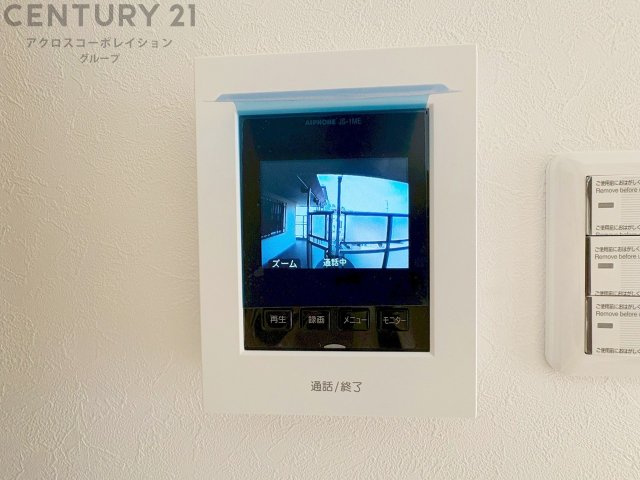 訪問者が来たときにテレビ画面で確認できるため、安心してドアを開けられます。録画機能があるものもあり、留守中に来訪者を記録しておくことができます。利便性が高く、セキュリティ面でも安心です