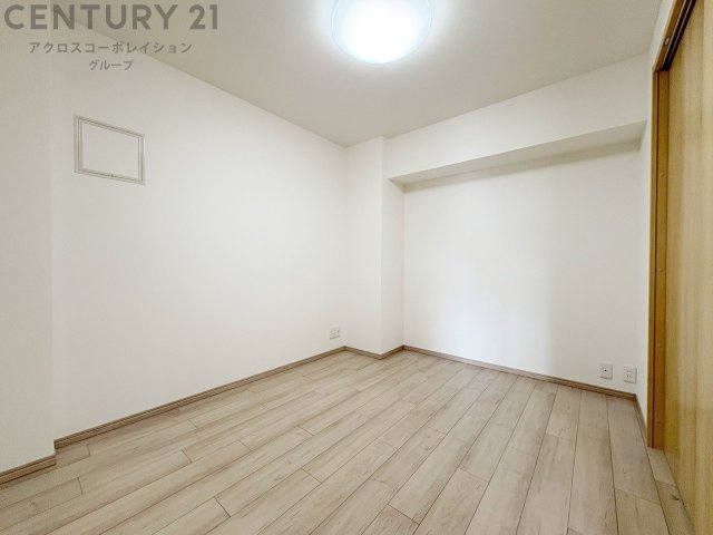 創造性や成長を促す遊びの空間を提供。学習や趣味に集中できる環境を整えます。個別のプライベートスペースは自己表現と自立心を育み、心地よい睡眠環境を整えリラックスできる場所を提供。