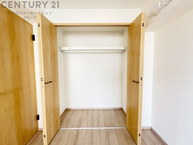 衣類やアクセサリー、小物類の収納が便利で整理整頓がしやすく、部屋の美観を保ちつつ、スペースを最大限に活用できます。衣服のしわやダメージを防ぎ、長持ちさせることができます。
