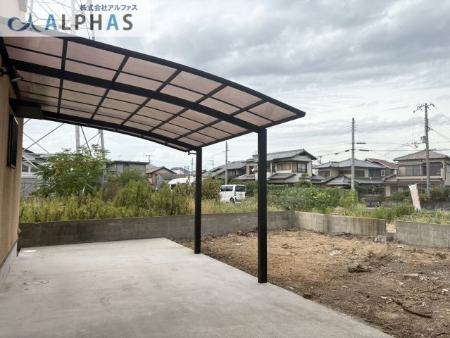 ■雨の日にも嬉しいカーポート付き♪