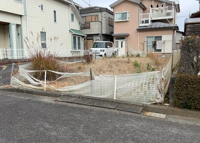 隣家の土地はどうなっているのか、生活利便施設が近くにあるのか、学校まで近いかなど、お客様のライフスタイルにあわせたイメージが重要です。また、近くにあると困る施設が近くにないかも確認するといいでしょう。