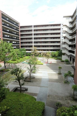 ■JR武蔵野線「南越谷」駅徒歩10分　■4LDK、南向きで日当たりは良好！眺望良好！　■オートロック付きで安心！　■ペット飼育可能(細則有)　■キッチン、浴室等リフォーム