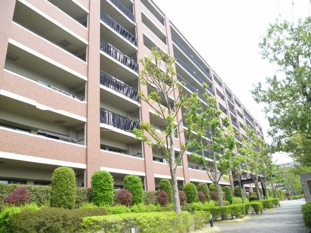 ■JR武蔵野線「南越谷」駅徒歩10分　■4LDK、南向きで日当たりは良好！眺望良好！　■オートロック付きで安心！　■ペット飼育可能(細則有)　■キッチン、浴室等リフォーム