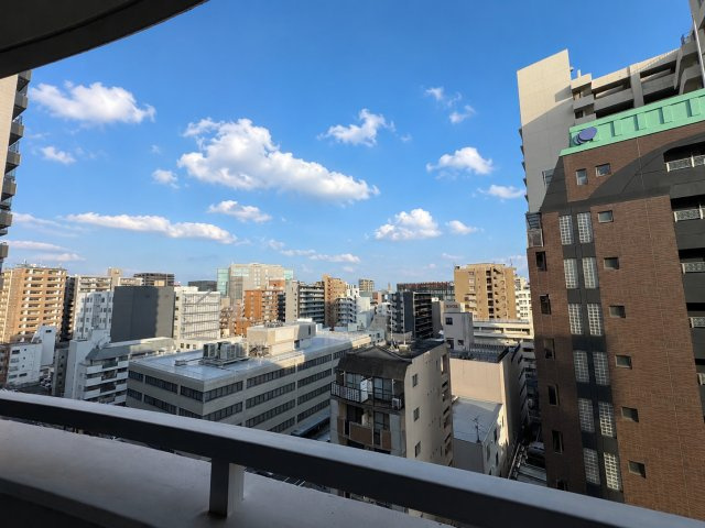 窓から広がる景色を楽しめる、心地よい住空間