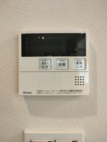 【給湯パネル】　ワンタッチで操作できる給湯パネル付き。