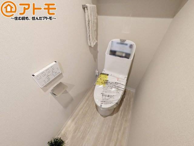 常に便座を温かく保ってくれる温水洗浄便座です。冬場でも安心して座ることができますね♪