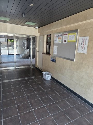 清潔なエントランスです