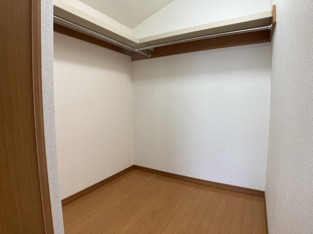 約7.75帖の洋室にあるウォークインクローゼット