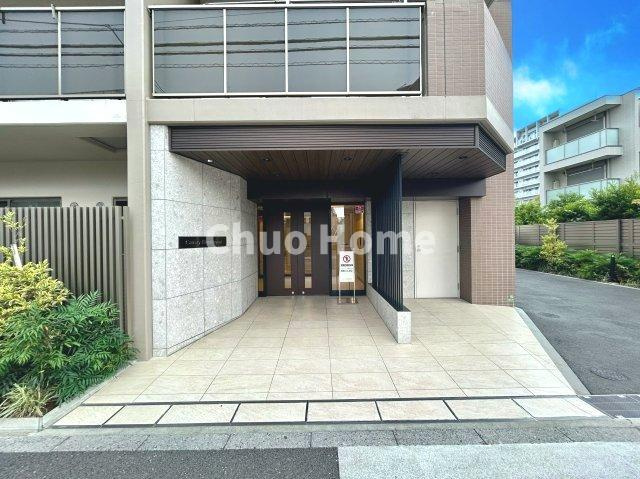 【エントランス】マンションのエントランスは、その物件の印象を決める、顔とも言える場所です。毎日通る場所ですからきれいなのが一番です。