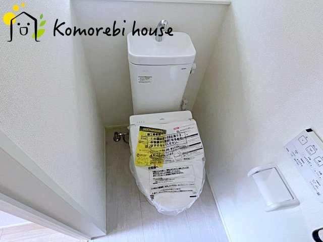 落ち着いた色調のトイレです