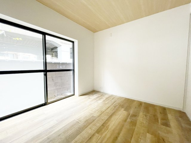 陽当りの良い明るい洋室