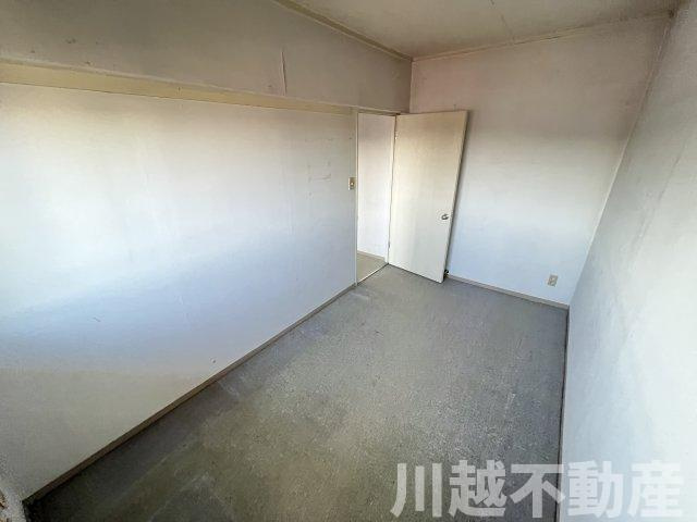 リビング奥の4.5帖洋室は落ち着く空間