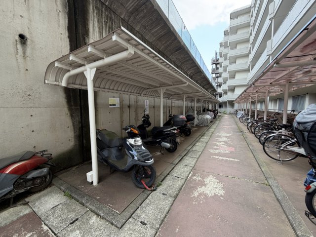 横浜横須賀道路も近くお車でのおでかけも便利です！
